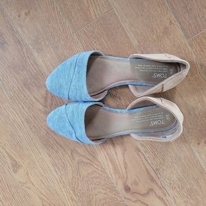 Size 8 TOMS flats.
